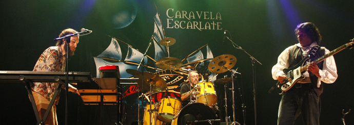 CARAVELA ESCARLATE – A LIVE AT TEATRO MUNICIPAL DE NITERÓI
